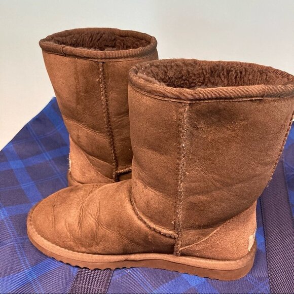 UGG  Sz 5 Classic Short Shearling Lined Booties - Picture 5 of 8